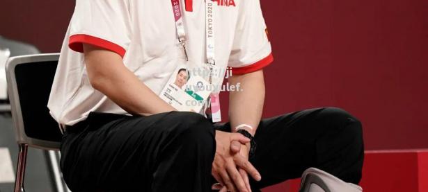 九游娱乐-曼联球员督战备战，欧冠难关挑战凤凰涅翔