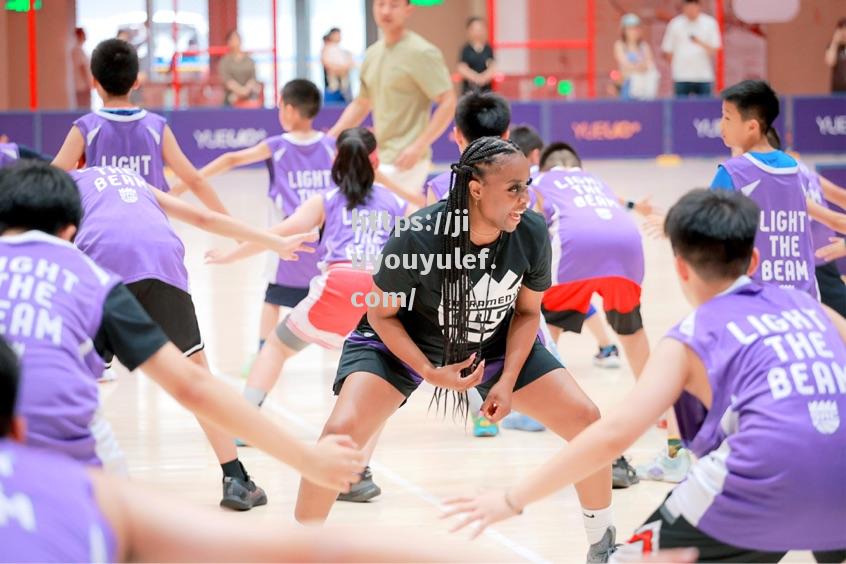 九游娱乐-落地友城大会成果 NBA萨克拉门托国王队教练团来渝开展国际青少年篮球文化交流