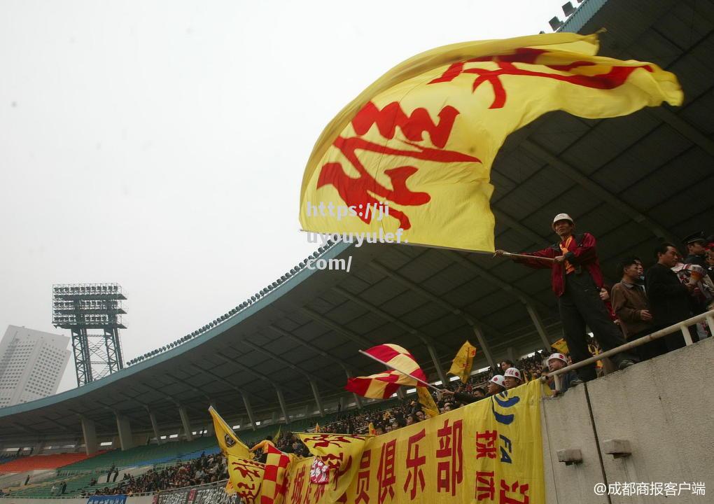 九游娱乐-振奋人心足球较量引无数观众驻足