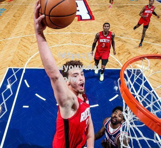 九游娱乐-强强联手：NBA球队考虑双塔组合