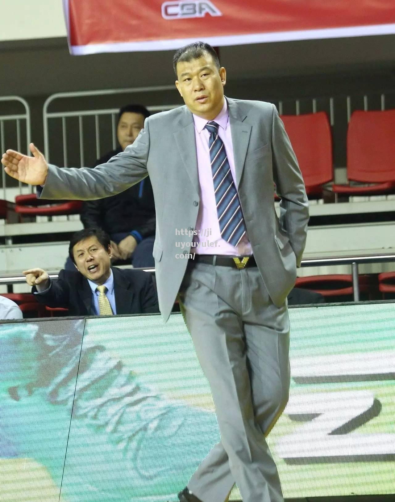 九游娱乐-昆明男篮球员表现神勇，轻松取胜